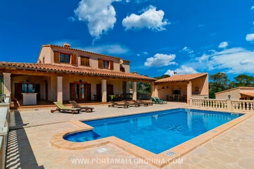 High-end country house with separate guest house