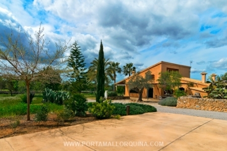 Furnished country house in Majorca style in quiet location