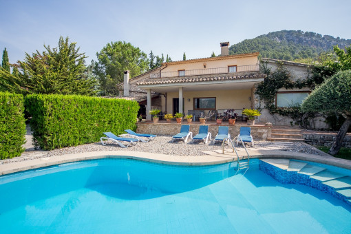 Comfortable Finca with views over the picturesque valleys of Pollensa close to the village and the golf course