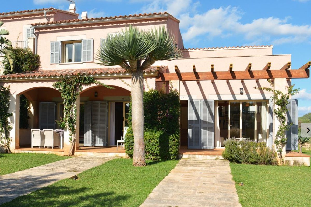 Very beautiful terraced house on hole 1 of the golf course of Son Servera
