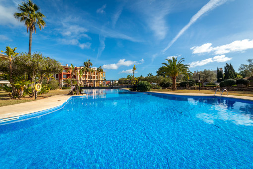 Beautiful duplex garden-apartment quietly situated directly on the Santa Ponsa golf course