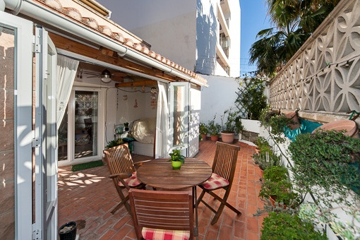 Detached house with indoor pool near the beach in Ciudad Jardín