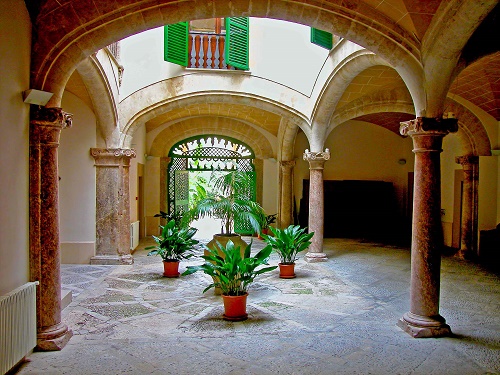 Palma Old Town - inner courtyard 