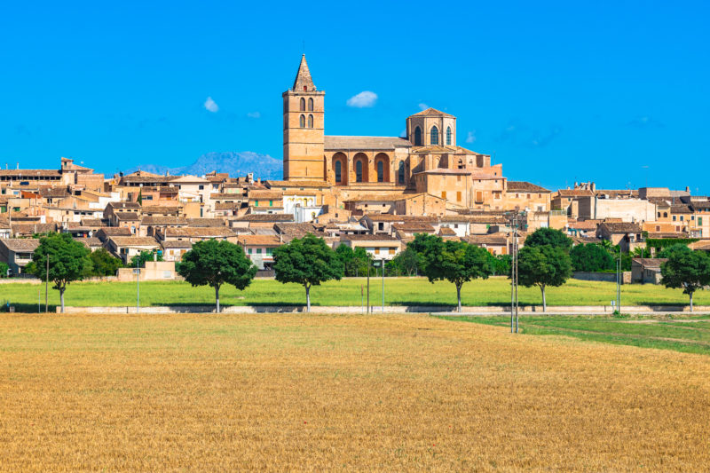 Sineu is the unofficial capital of central Mallorca, the heart of the island. On Wednesdays the largest agricultural market on the island takes place here. Image: Shutterstock