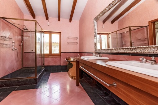Marvellous master bathroom