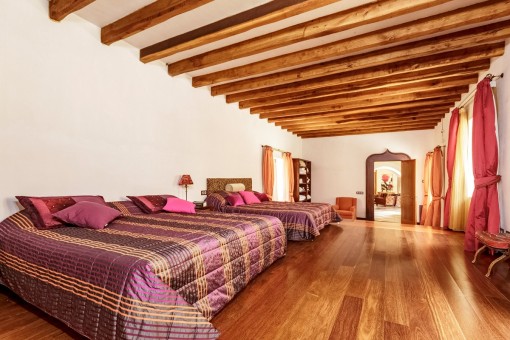 Bedroom with 2 double beds