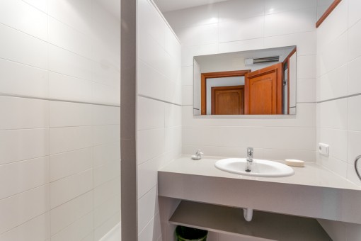 Further bathroom
