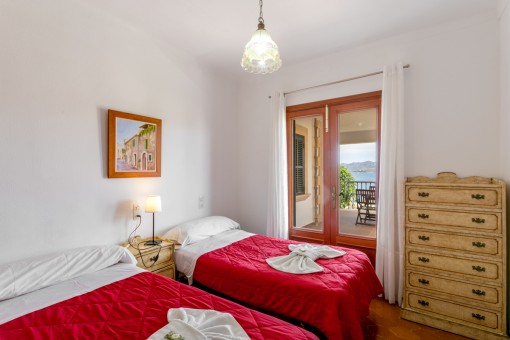 Bedroom with access to the terrace