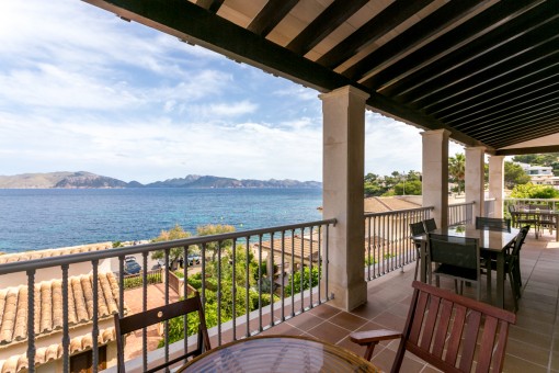 Terrace with sea views