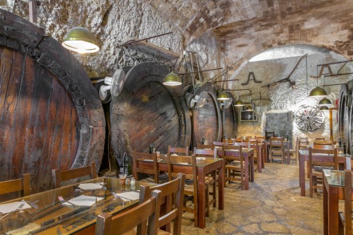 An unbelievable, over 1000 year-old house with 2 restaurants, a bar and a wine cellar in Sineu