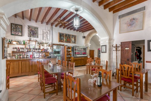 Further bar and dining area