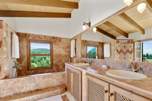 En suite bathroom with bathtub