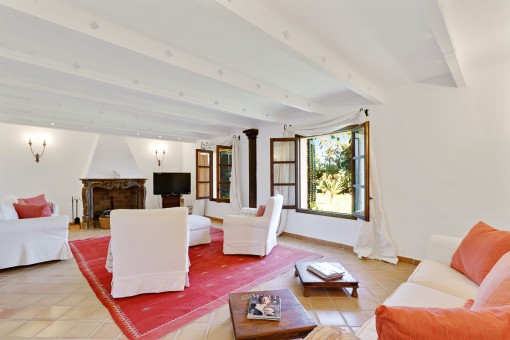 Second bright living area of the main house