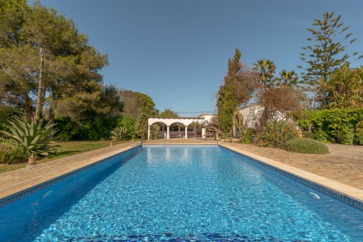 Pool with absolute privacy