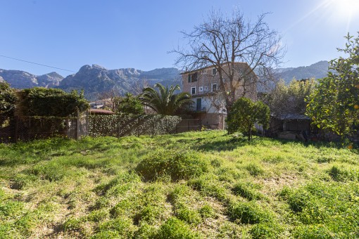 Mallorcan house with a large garden in Soller