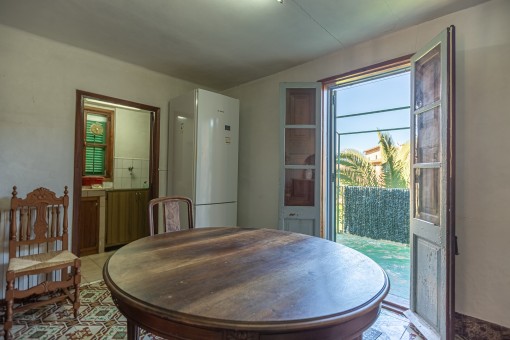 Dining area and kitchen with access to the garden