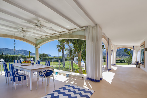 Covered dining area with terrace