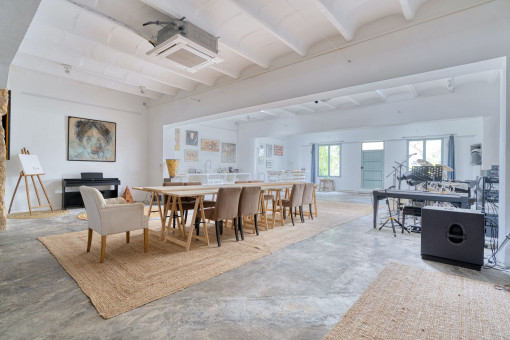 Light-flooded townhouse with garden and terraces in the center of Palma