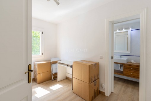 Bedroom with en suite bathroom