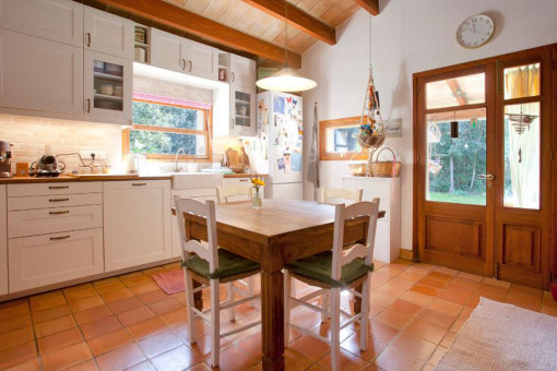 Kitchen with access to the outside