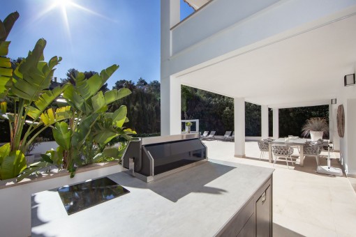 Fantastic sunny bbq area