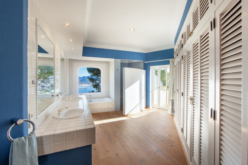 Bathroom with built-in wardrobes