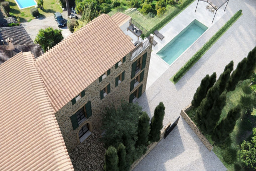 Pool and outdoor area