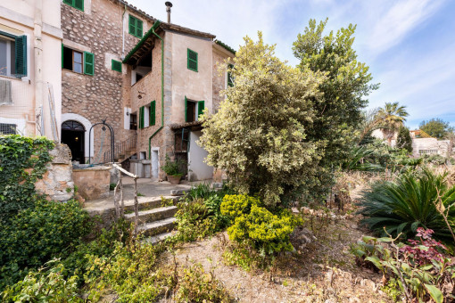 Traditional village-house with a large garden ideal to enjoy the authentic Mallorcan way of life