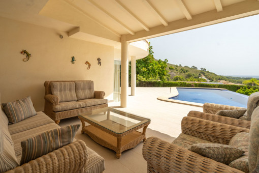 Covered terrace with lounge area