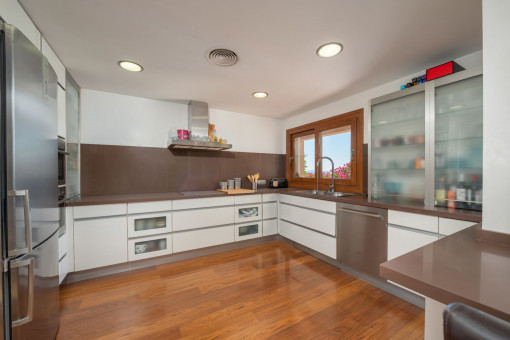 Spacious kitchen