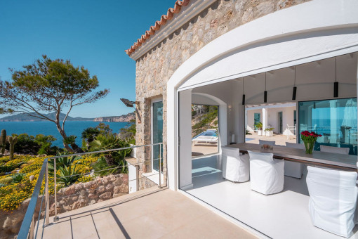 Dining room with sea view