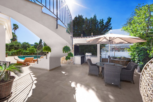 Gorgeous terrace with summer kitchen