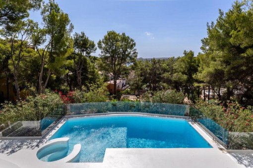 Modern family-villa with sea views in the picturesque hills of Paguera