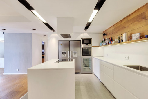 Open kitchen with integrated cooking island