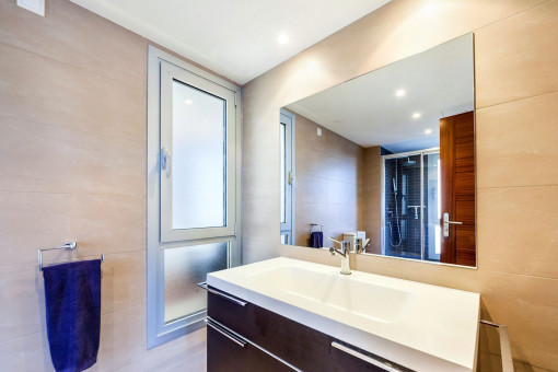 Modern bathroom en suite