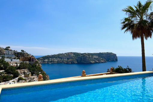 Community pool with mediterran sea views