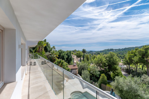 Exclusive villa with unique views over the golf course, mountain landscape and the sea, in Son Vida