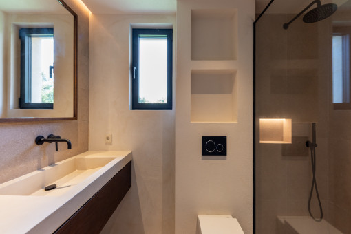 Modern bathroom en suite