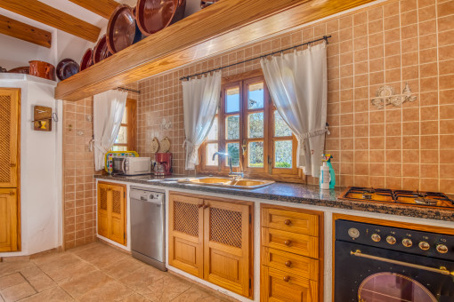 Alternative view of this kitchen