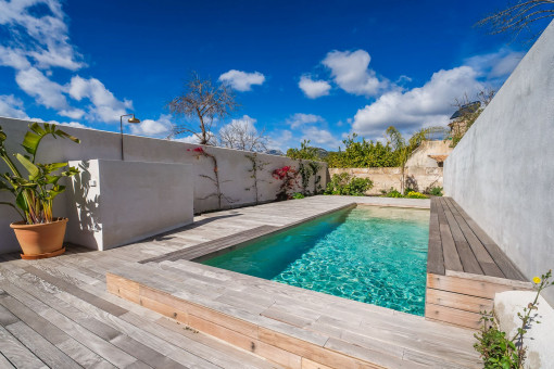 Private sun terrace with pool