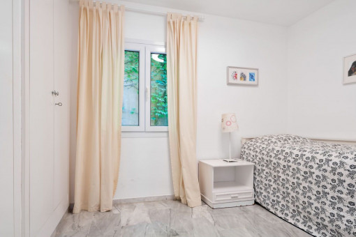 Guest bedroom