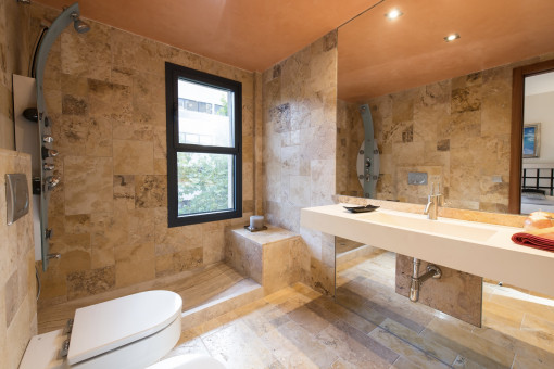 En-suite bathroom