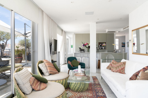 Light-filled living and dining area