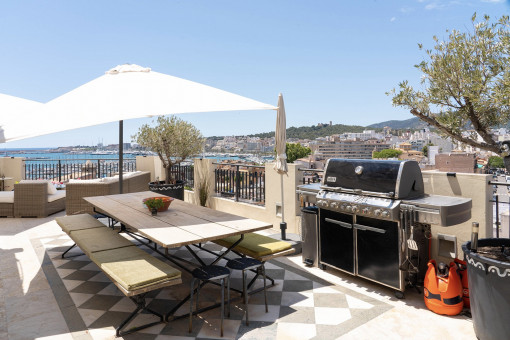 Terrace with BBQ area and endless views over Palma