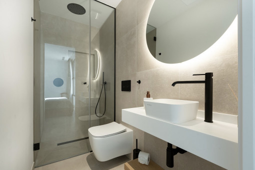 Second bathroom en suite