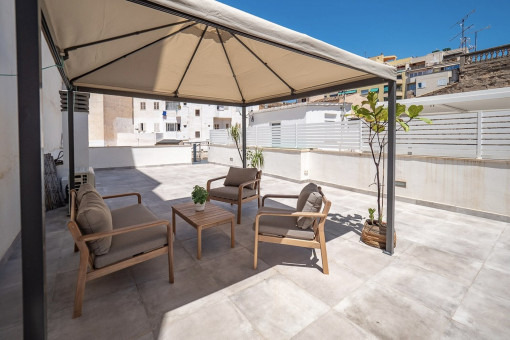 Like-new city penthouse with private roof terrace, indoor pool & sauna in Palma