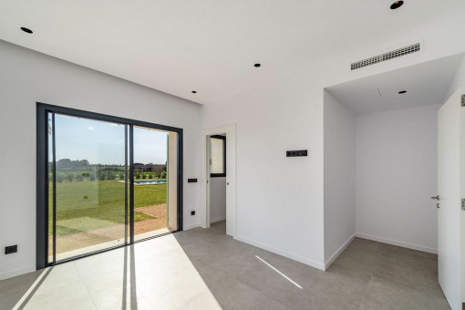 2nd bedroom on the ground floor, right side, with a niche for a wardrobe