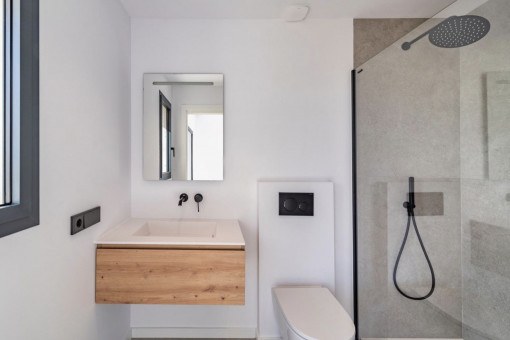 En-suite bathroom of the 2nd bedroom