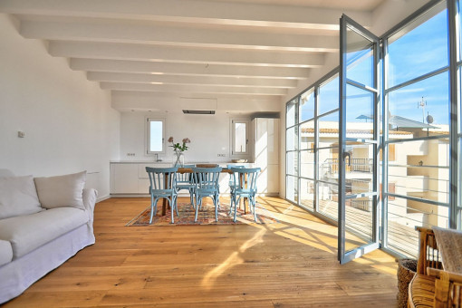 Kitchen with dining table