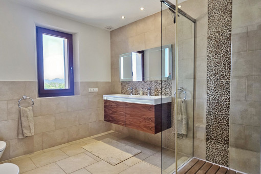 Masterbedroom with bathroom en suite